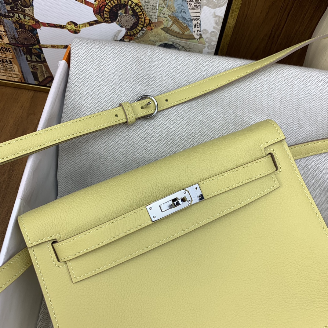 Hermes Kelly Danse Evercolor Bag In Jaune Poussin Color